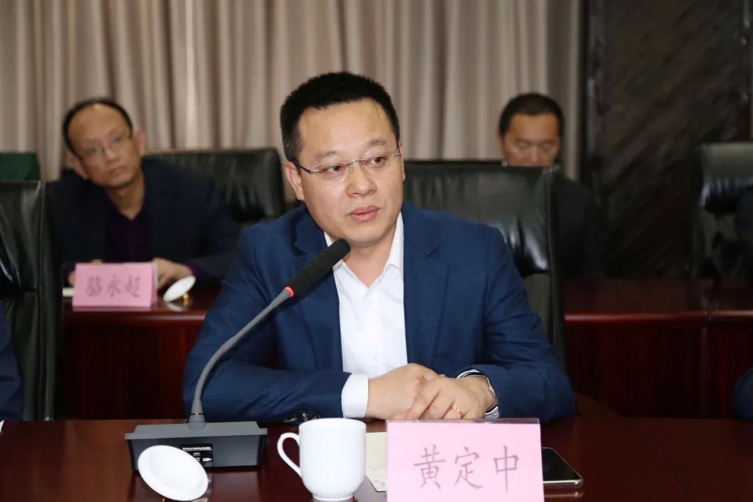 成都本草堂药业有限公司董事长黄定中在会上发言.jpg